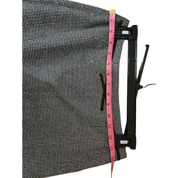 Tahari 4 skirt suit - Picture 13 of 16